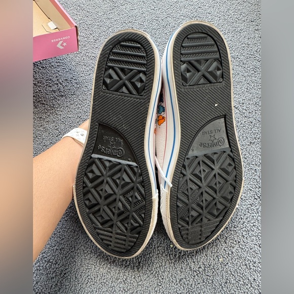 Hello Kitty high top converse - Picture 6 of 14